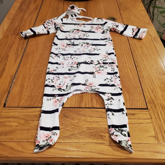 Newborn Onesies with tie at the bottom & Matching Hair ribbon. NWOT - Picture 6 of 15